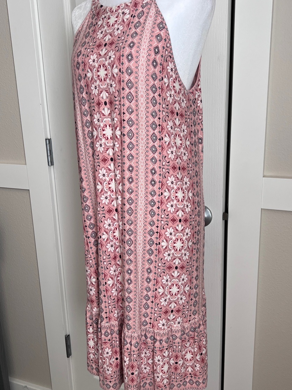 Ann Taylor LOFT Pink Geometric Floral Halter Maxi Dress - Size Large - Picture 3 of 12